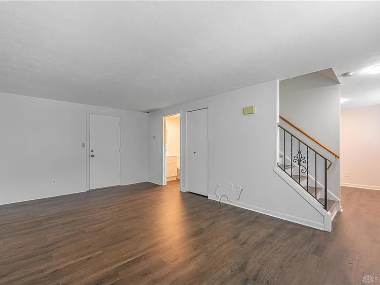 1643 Mars Hill Dr — Photo 2
