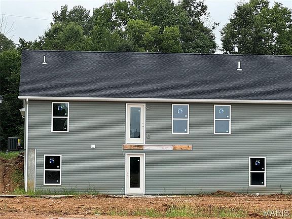 5th image of 270 Railroad St