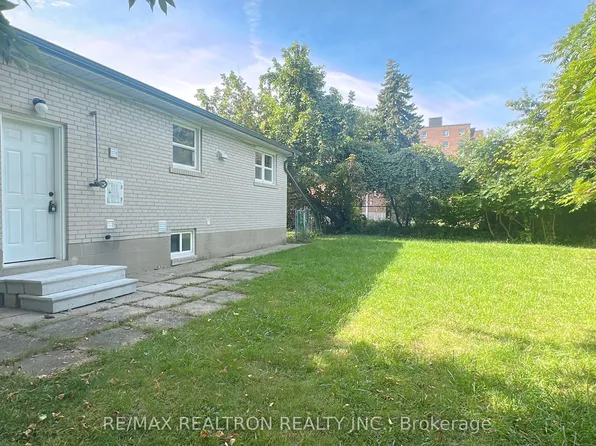 34 Clark Ave #Basement, Markham, ON L3T 1S5