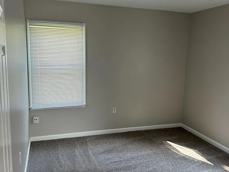 1030 N Maple Rd — Photo 9