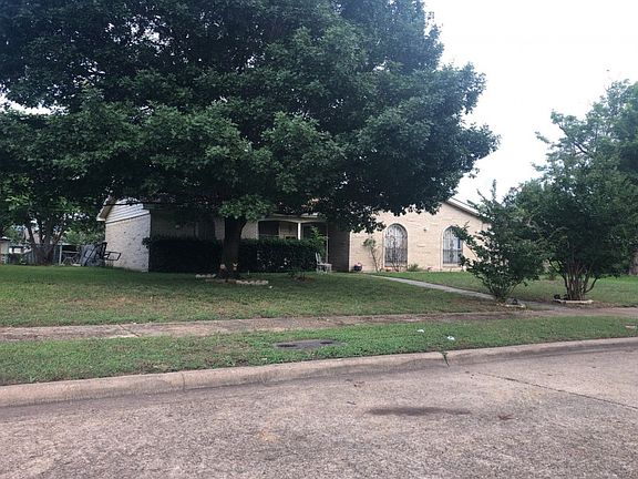 3rd image of 2030 Victoria Dr
