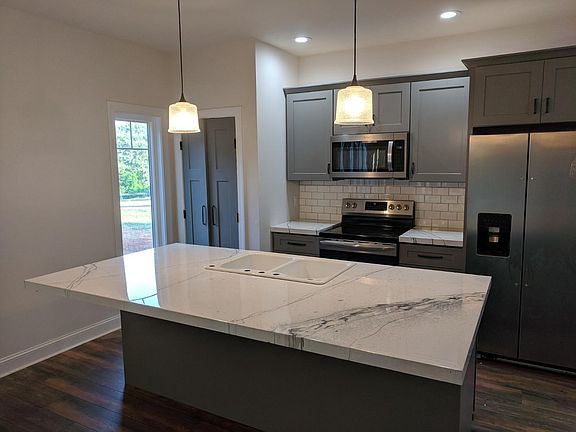 3rd image of 107 Foxwood Dr