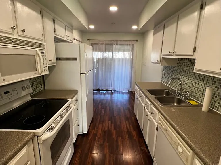 6325 Thunderbird Dr — Photo 11