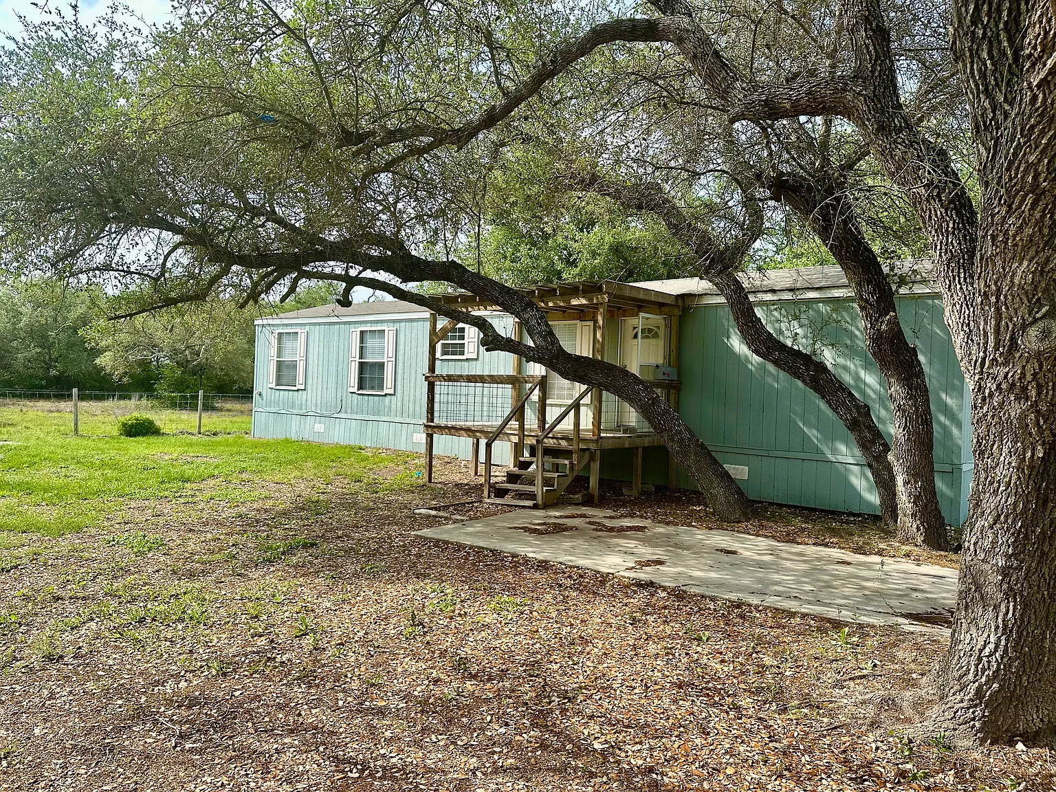 3 bed, 896 sqft, $1,350 — Photo 3