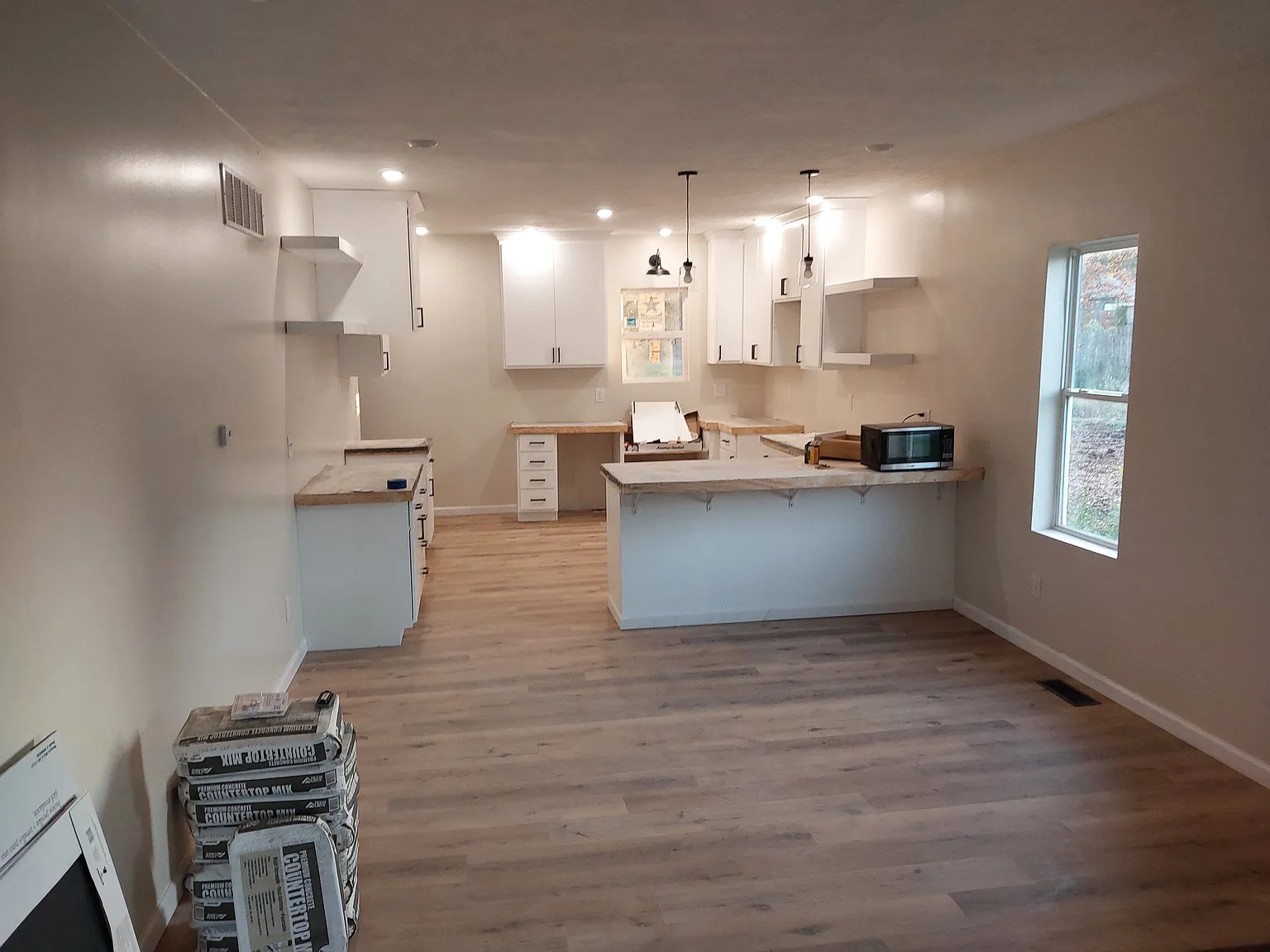 4 bed, 2.5 bath, 1728 sqft, $2,800 — Photo 3