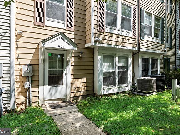2nd image of 2504 Greenwood Dr