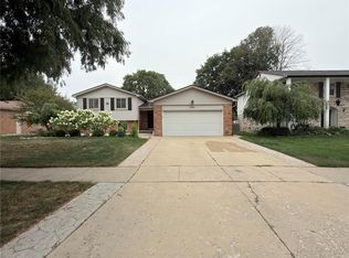 2108 Adrienne Dr, Troy, MI 48085