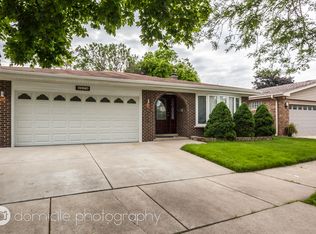 6878 N Dowagiac Ave, Chicago, IL
