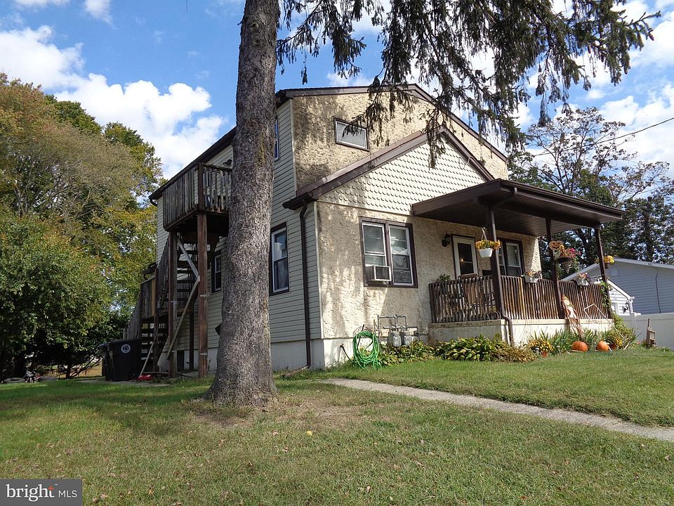 2nd image of 353 10th Ave