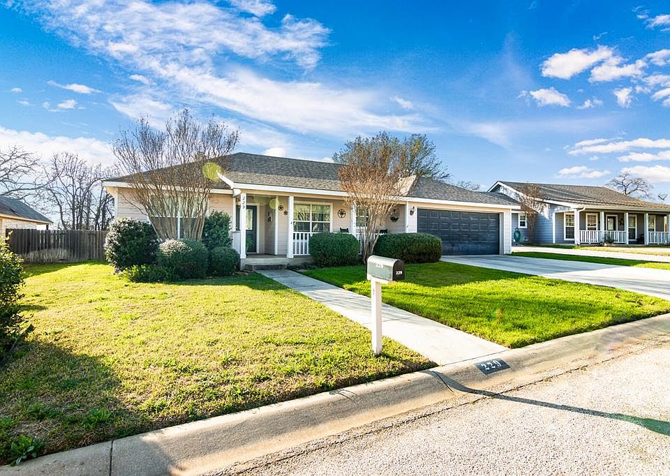 1st image of 229 Green Oaks Loop