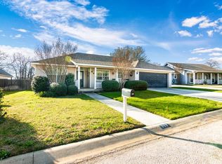 229 Green Oaks Loop, Fredericksburg, TX 78624
