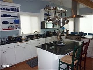 5th image of 5415 NW Jetty Ave