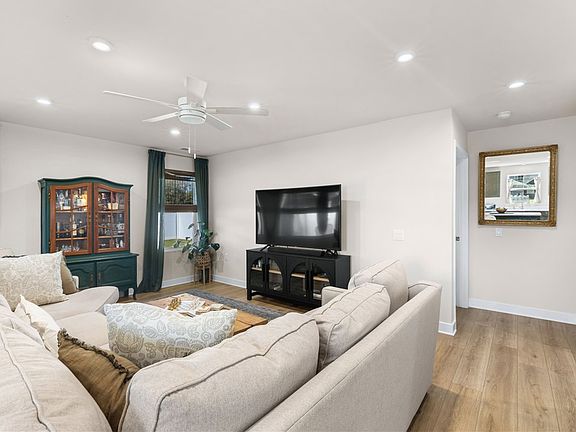 3rd image of 509 Stone Pine Ct