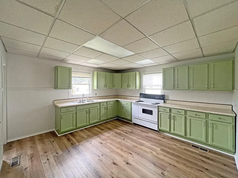 424 E Springdale Ave — Photo 14