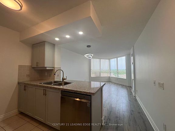 4th image of 10 Northtown Way #913