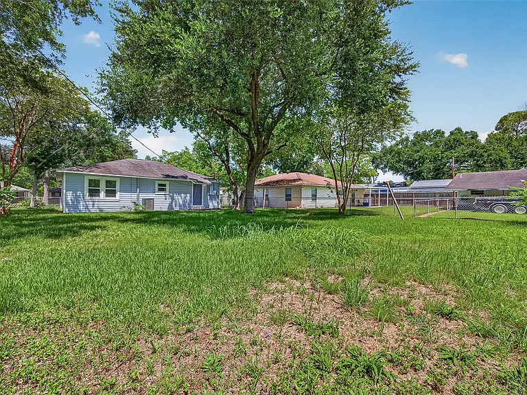 1213 Allen St — Photo 33