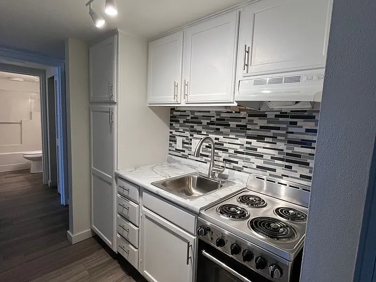 Sycamore Place Apartments — Photo 80