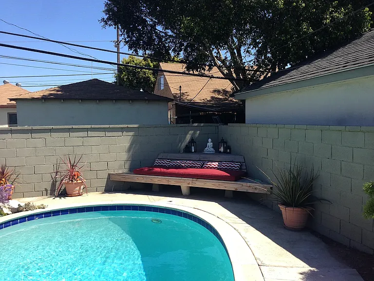 2328 Amherst Ave — Photo 4