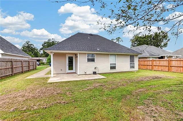 3 bed, 2.0 bath, 1341 sqft, $1,750 — Photo 3