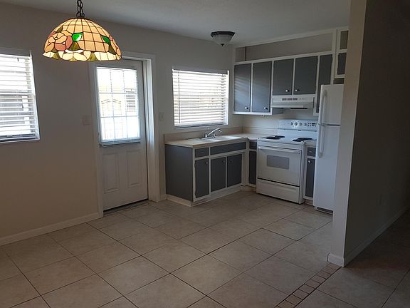 4th image of 104 Alder Ave SE #1