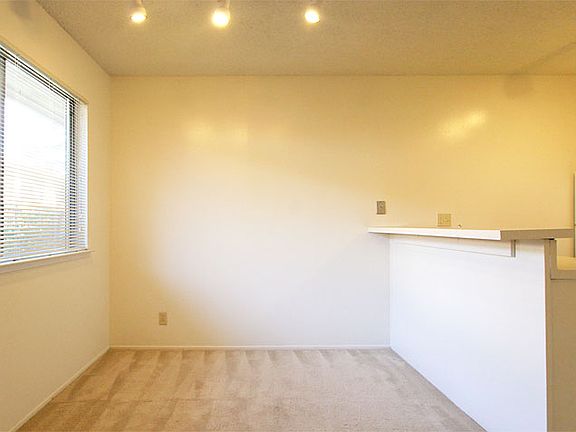 4th image of 201 Cuesta Dr APT 3