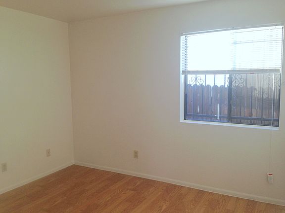5th image of 4217 E Lee St