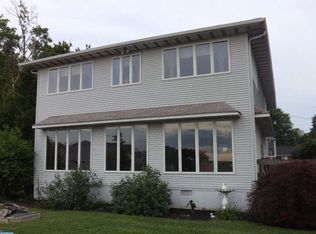 29 Riviera Dr, Pennsville, NJ 08070
