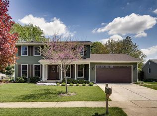 914 Oakleaf Ct, Naperville, IL 60540