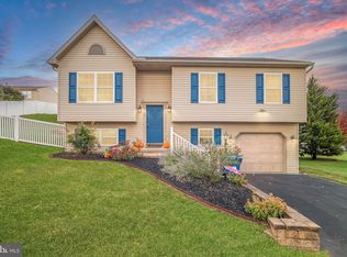 50 Asbury Ct, Mount Wolf, PA 17347