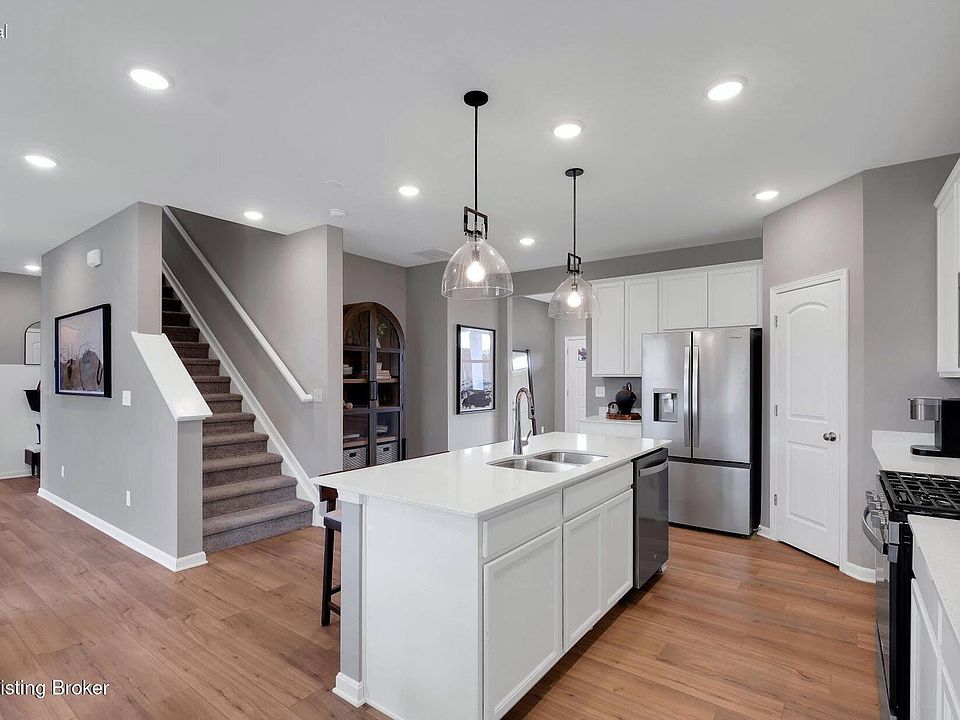 2nd image of 2015 Lyndon Green Cir