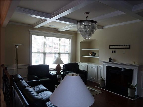 4th image of 410 Jardin Ct