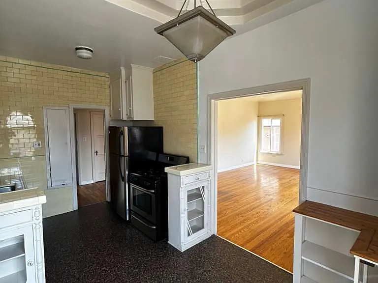 636 S Dunsmuir Ave #201 — Photo 5
