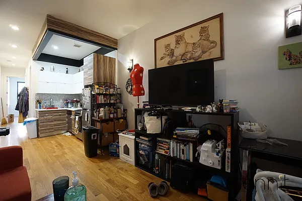 Rented by Rennit Inc. | media 4