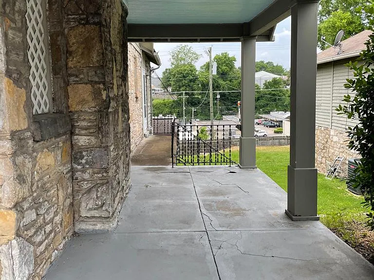 2613 Westwood Dr — Photo 4