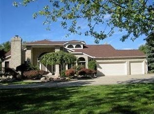 8745 Arborhurst Ln, Willoughby, OH 44094