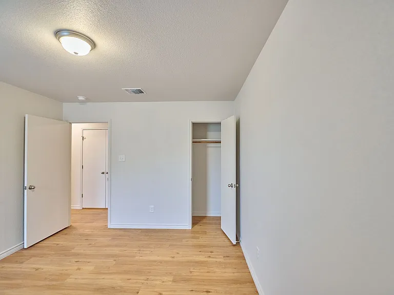 1813 Clovis Dr — Photo 10