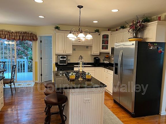 2nd image of 1025 Rosewood Dr