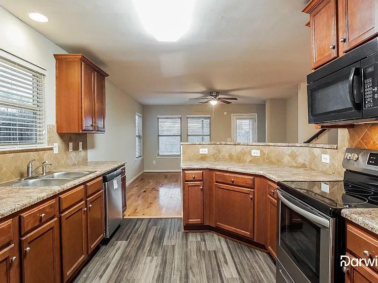 145 Union Station Dr — Photo 3
