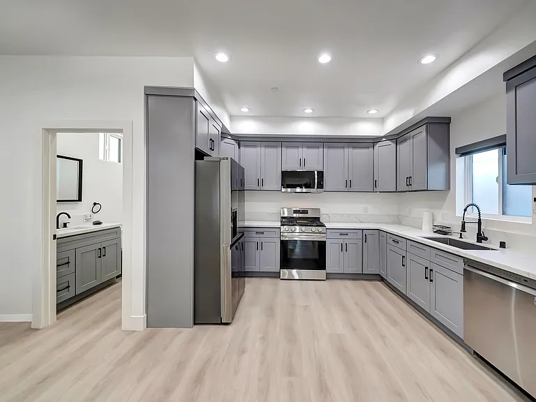 Vanalden Ave — Photo 12