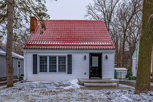 224 Rathowen St Photo 1