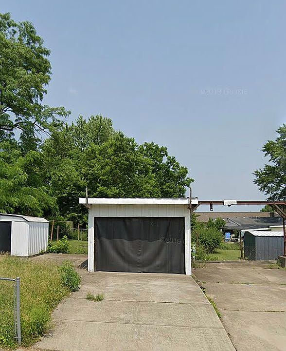 2nd image of 1415 Oak Hill Dr