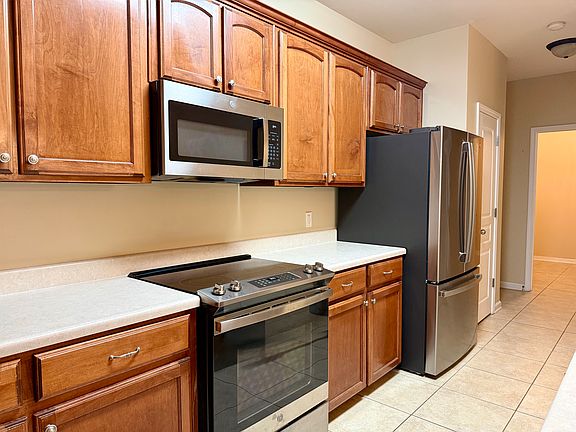 2nd image of 211 Hannah Rd