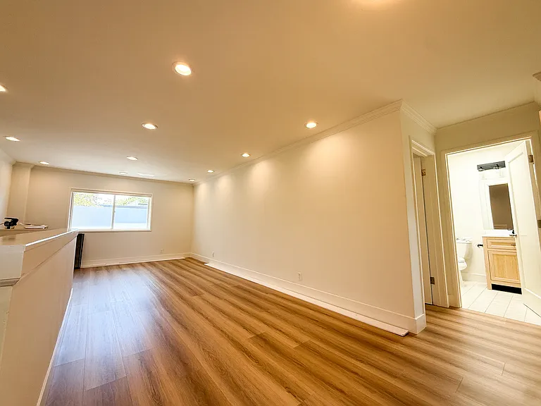1643 Laurel St — Photo 2