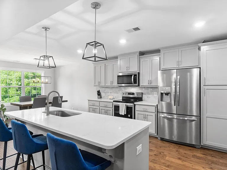 1055 Barnhill Rd — Photo 7
