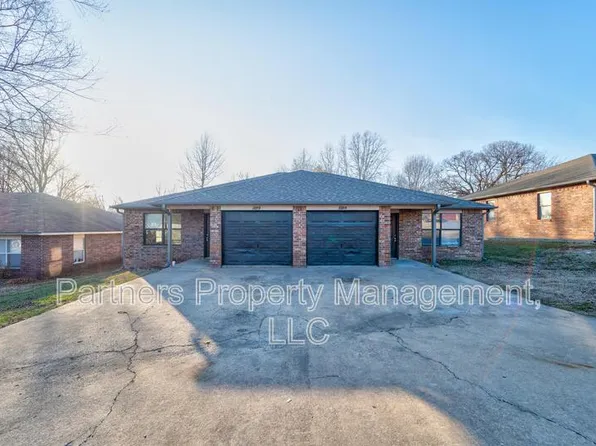 5702 Sara St #B, Fayetteville, AR 72704