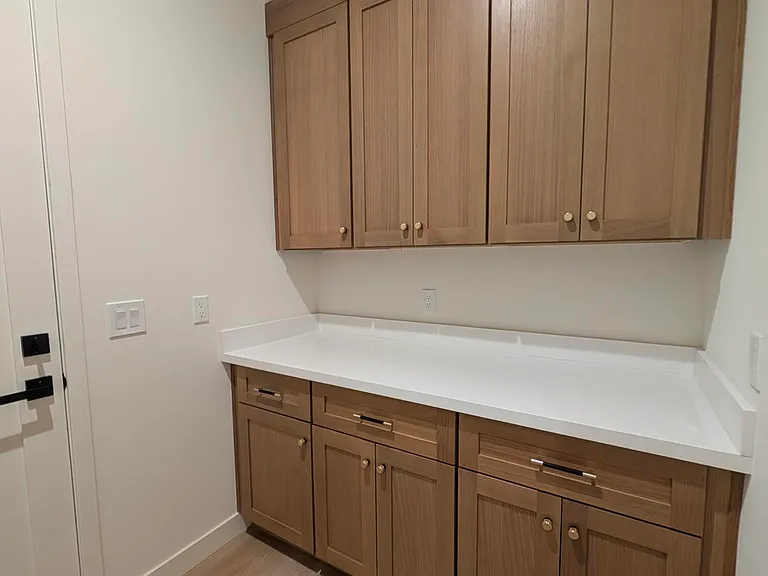 826 W 12th St — Photo 14