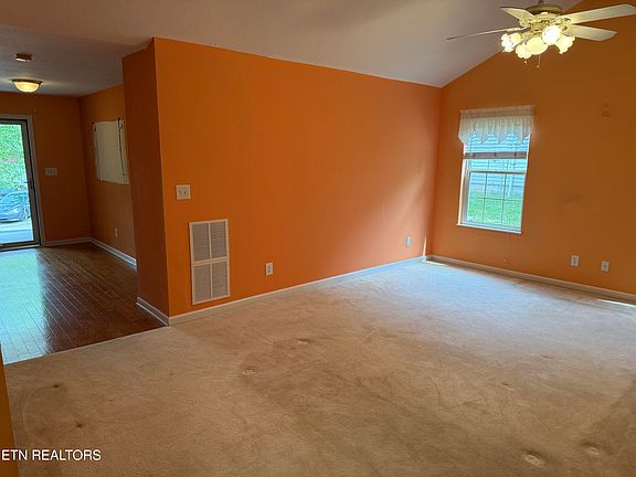 5th image of 943 Spring Park Rd