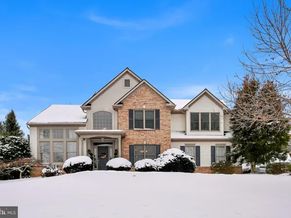 1310 Hyde Park Dr, Lancaster, PA 17601