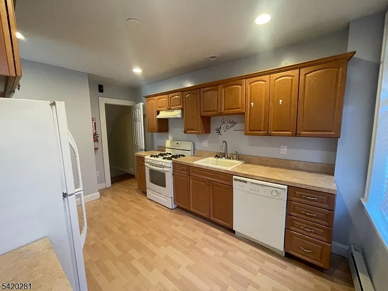 Building Photo - 43 Mapes Ave #1R