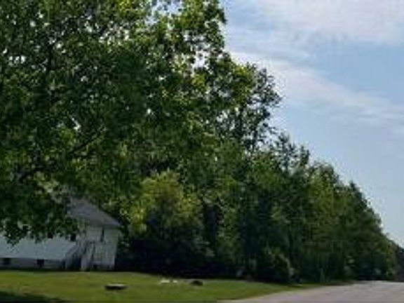 Exterior Neighborhood (street photo)